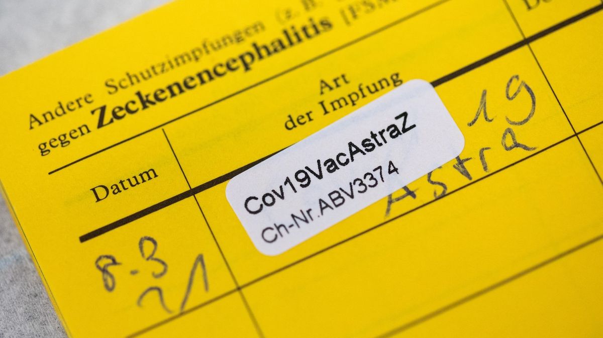 Očkovaným Němcům se vrátí základní práva. S certifikáty už se kšeftuje
